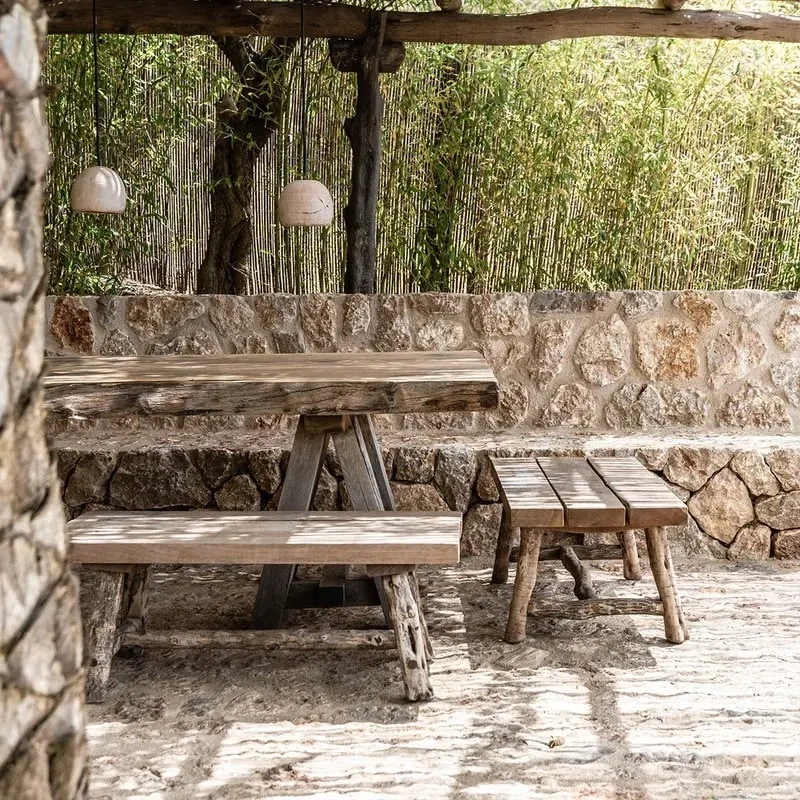 Outdoor dinning table and chairs