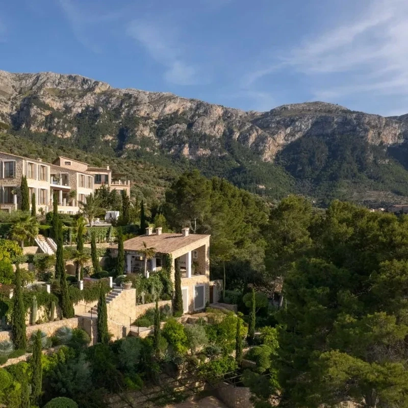 Mallorca villa cliffside view